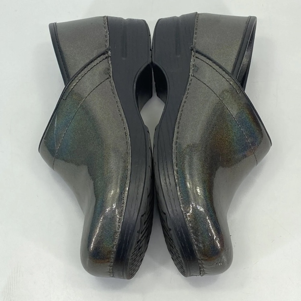 Dansko iridescent green no skip clogs size 42 Eu size  11 1/2 US size.